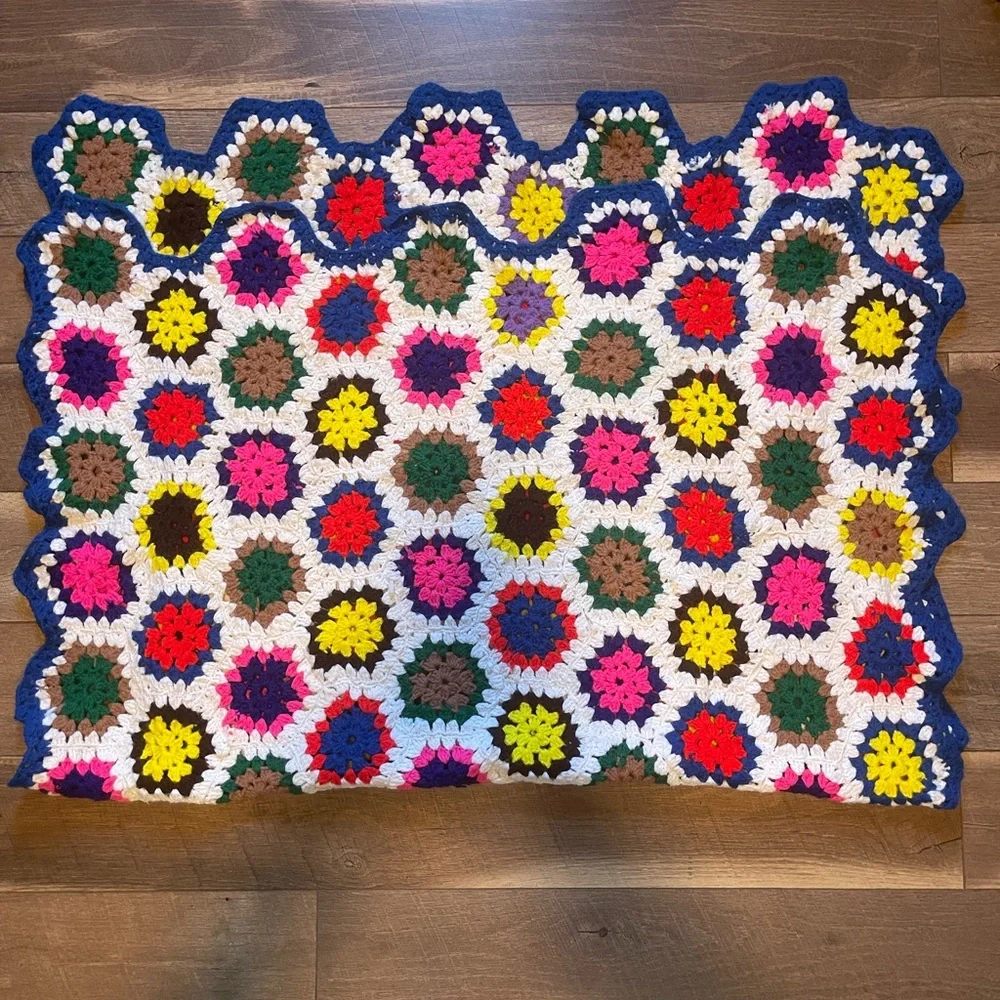 Vintage Granny Crocheted Throw 63 x 45 - Picture 2 of 4